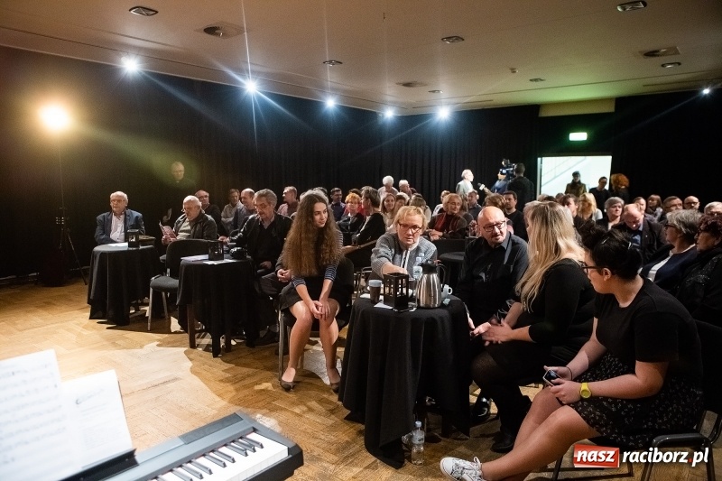Zdjęcie w galerii na portalu naszraciborz.pl: Promocja kolejnego numeru Almanachu Prowincjonalnego wiadomości z regionu