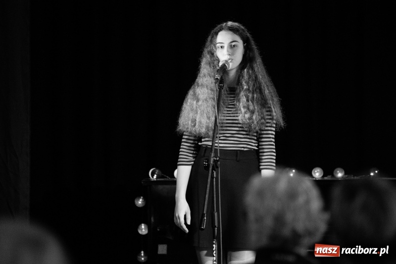 Zdjęcie w galerii na portalu naszraciborz.pl: Promocja kolejnego numeru Almanachu Prowincjonalnego wiadomości z regionu