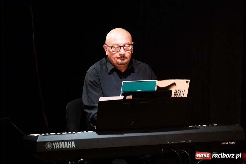 Zdjęcie w galerii na portalu naszraciborz.pl: Promocja kolejnego numeru Almanachu Prowincjonalnego wiadomości z regionu