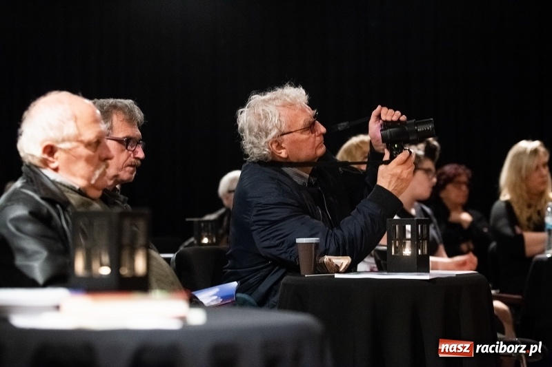 Zdjęcie w galerii na portalu naszraciborz.pl: Promocja kolejnego numeru Almanachu Prowincjonalnego wiadomości z regionu