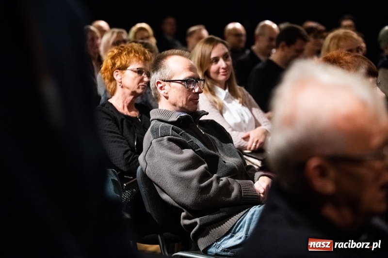 Zdjęcie w galerii na portalu naszraciborz.pl: Promocja kolejnego numeru Almanachu Prowincjonalnego wiadomości z regionu