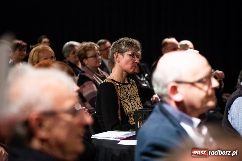 Zdjęcie w galerii na portalu naszraciborz.pl: Promocja kolejnego numeru Almanachu Prowincjonalnego wiadomości z regionu