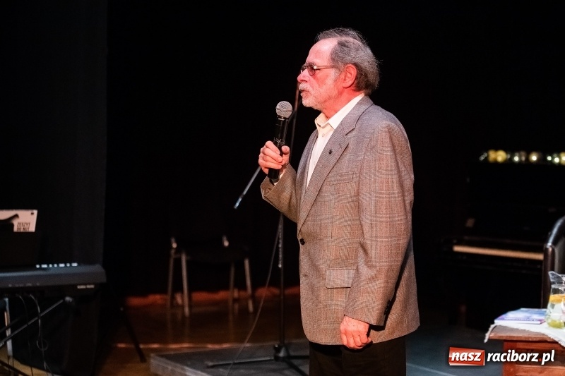 Zdjęcie w galerii na portalu naszraciborz.pl: Promocja kolejnego numeru Almanachu Prowincjonalnego wiadomości z regionu
