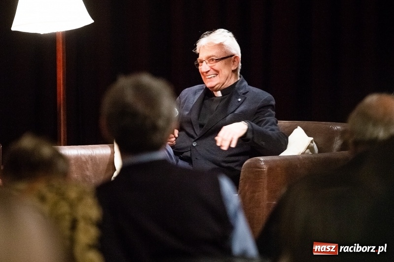 Zdjęcie w galerii na portalu naszraciborz.pl: Promocja kolejnego numeru Almanachu Prowincjonalnego wiadomości z regionu