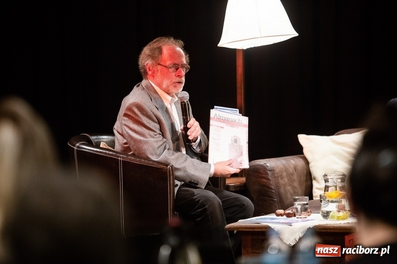 Zdjęcie w galerii na portalu naszraciborz.pl: Promocja kolejnego numeru Almanachu Prowincjonalnego wiadomości z regionu