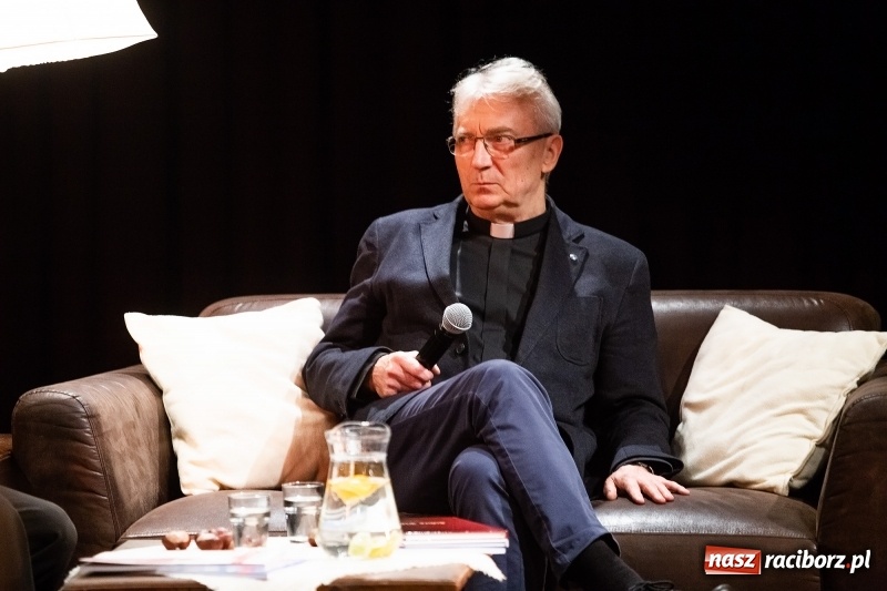 Zdjęcie w galerii na portalu naszraciborz.pl: Promocja kolejnego numeru Almanachu Prowincjonalnego wiadomości z regionu