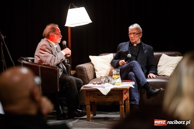 Zdjęcie w galerii na portalu naszraciborz.pl: Promocja kolejnego numeru Almanachu Prowincjonalnego wiadomości z regionu