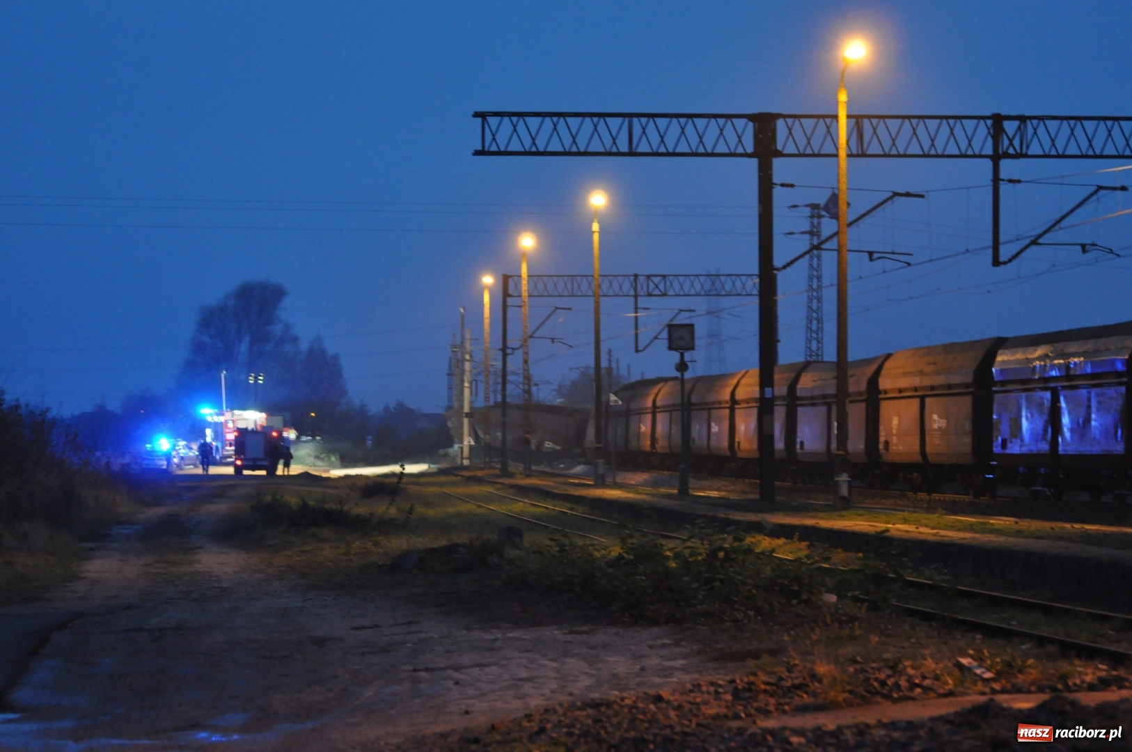 Zdjęcie w galerii na portalu naszraciborz.pl: Uwaga! W Markowicach wykoleił się skład towarowy. Linia na Kędzierzyn-Koźle zablokowana  wiadomości z regionu