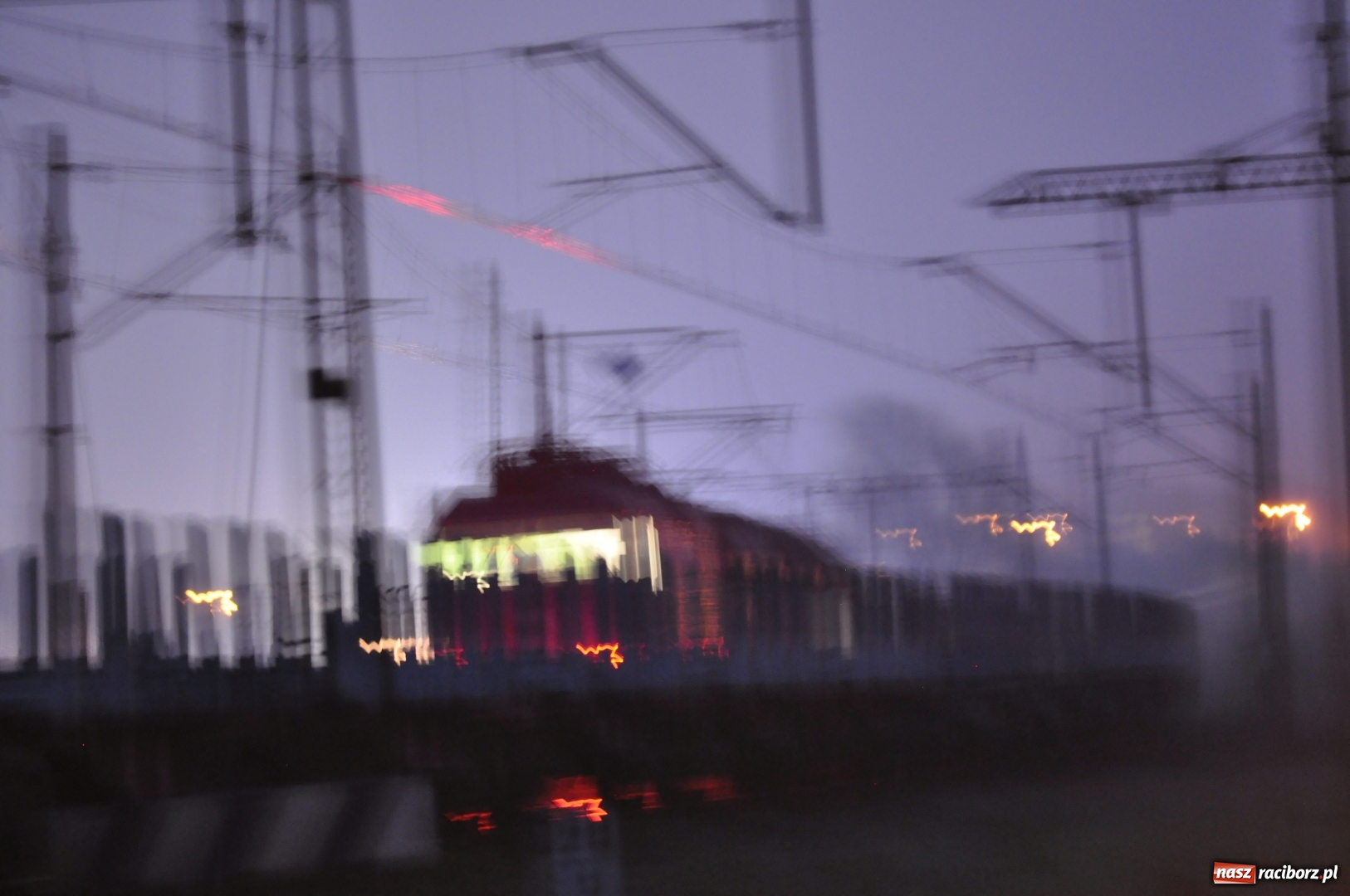 Zdjęcie w galerii na portalu naszraciborz.pl: Uwaga! W Markowicach wykoleił się skład towarowy. Linia na Kędzierzyn-Koźle zablokowana  wiadomości z regionu