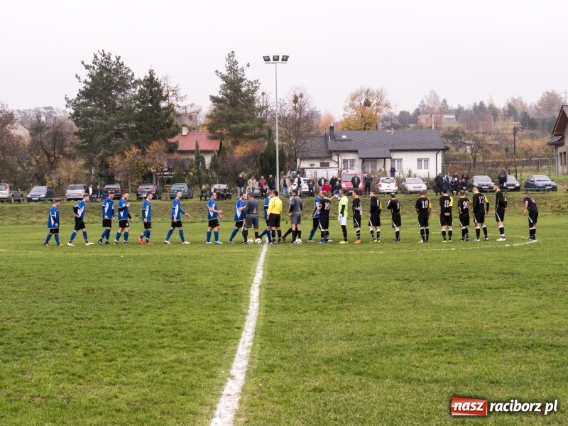 Zdjęcie w galerii na portalu naszraciborz.pl: Samobój Chałupek dał zwycięstwo Brzeziu wiadomości z regionu