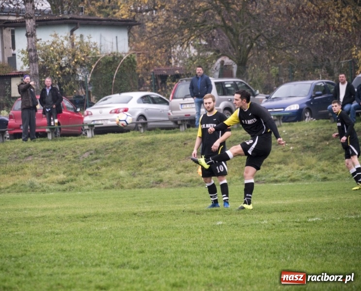 Zdjęcie w galerii na portalu naszraciborz.pl: Samobój Chałupek dał zwycięstwo Brzeziu wiadomości z regionu