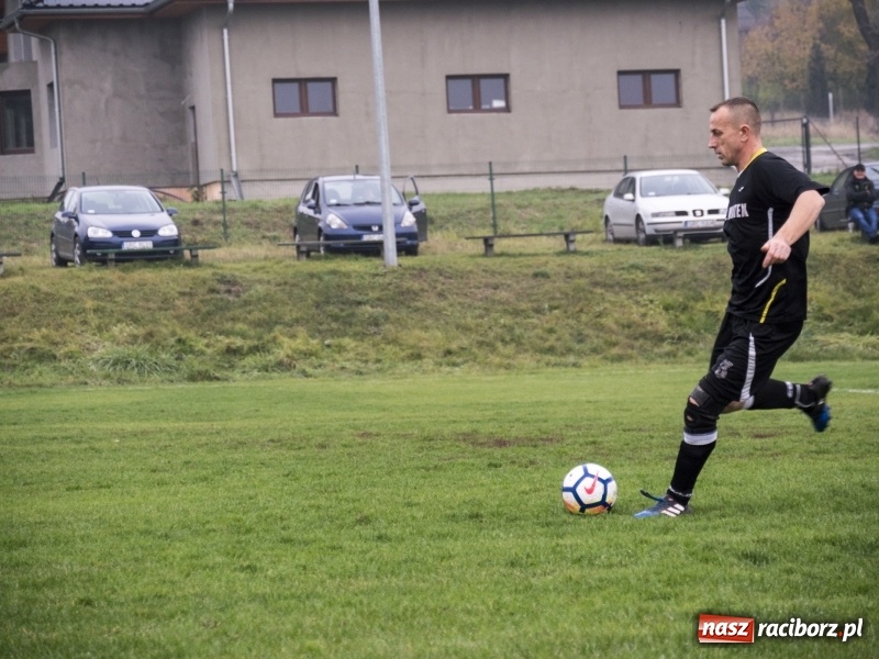 Zdjęcie w galerii na portalu naszraciborz.pl: Samobój Chałupek dał zwycięstwo Brzeziu wiadomości z regionu