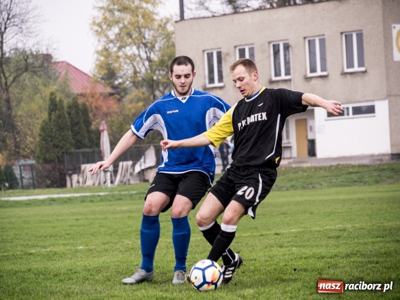 Zdjęcie w galerii na portalu naszraciborz.pl: Samobój Chałupek dał zwycięstwo Brzeziu wiadomości z regionu
