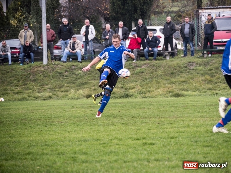 Zdjęcie w galerii na portalu naszraciborz.pl: Samobój Chałupek dał zwycięstwo Brzeziu wiadomości z regionu