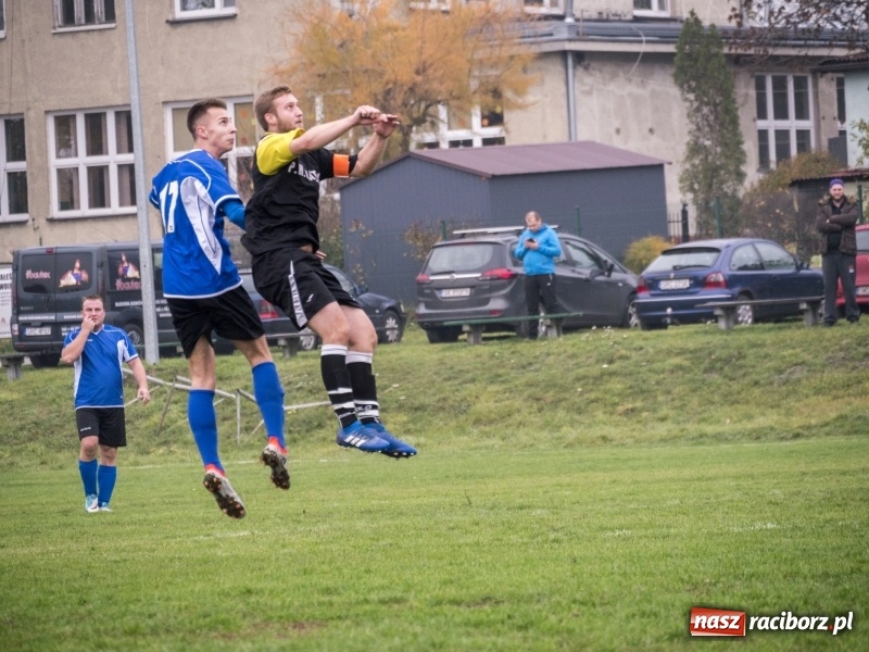 Zdjęcie w galerii na portalu naszraciborz.pl: Samobój Chałupek dał zwycięstwo Brzeziu wiadomości z regionu