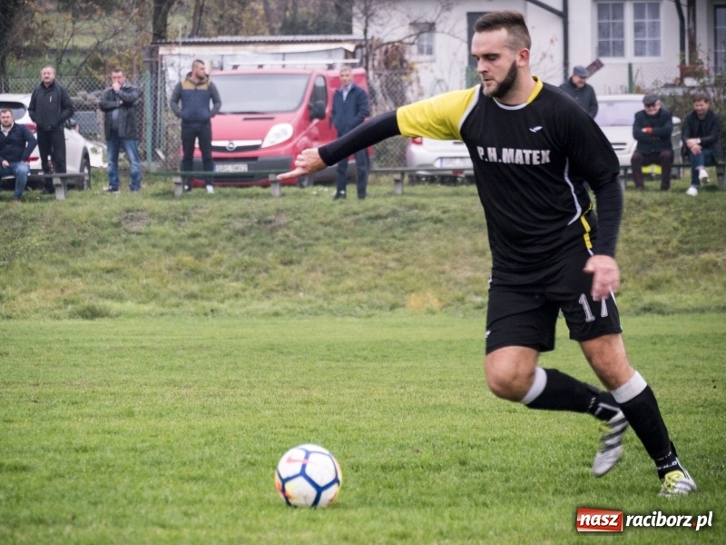 Zdjęcie w galerii na portalu naszraciborz.pl: Samobój Chałupek dał zwycięstwo Brzeziu wiadomości z regionu