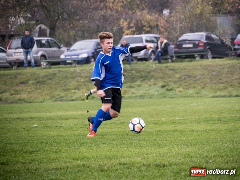 Zdjęcie w galerii na portalu naszraciborz.pl: Samobój Chałupek dał zwycięstwo Brzeziu wiadomości z regionu