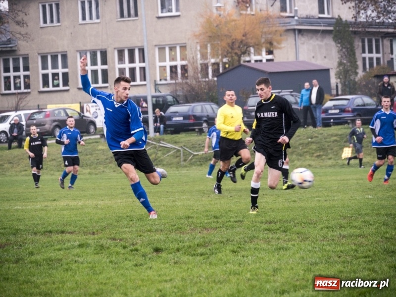 Zdjęcie w galerii na portalu naszraciborz.pl: Samobój Chałupek dał zwycięstwo Brzeziu wiadomości z regionu