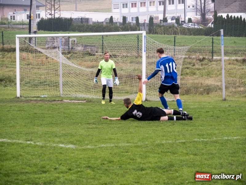 Zdjęcie w galerii na portalu naszraciborz.pl: Samobój Chałupek dał zwycięstwo Brzeziu wiadomości z regionu