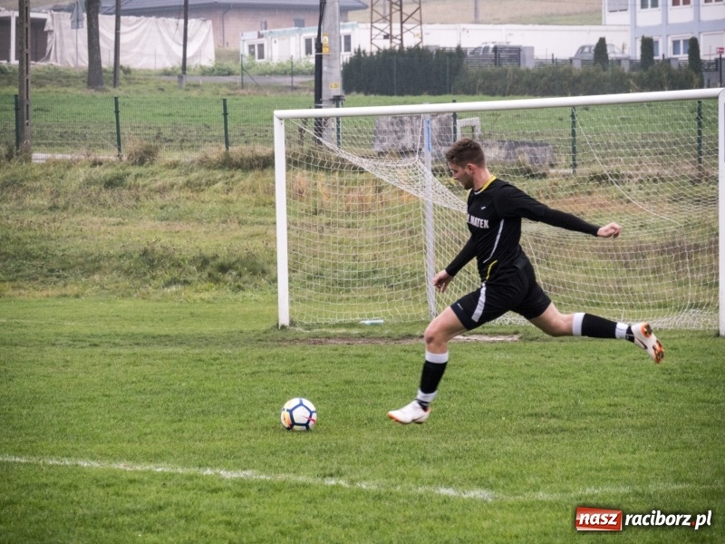 Zdjęcie w galerii na portalu naszraciborz.pl: Samobój Chałupek dał zwycięstwo Brzeziu wiadomości z regionu