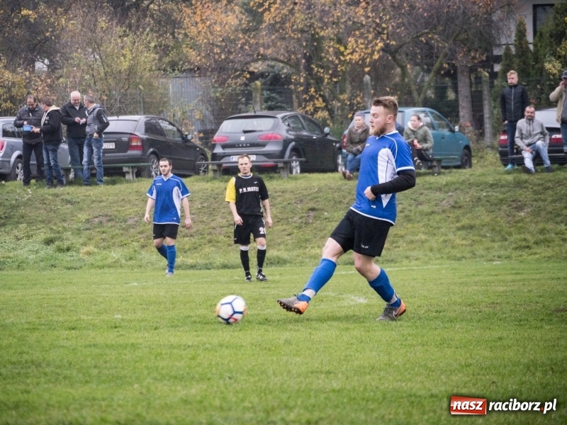 Zdjęcie w galerii na portalu naszraciborz.pl: Samobój Chałupek dał zwycięstwo Brzeziu wiadomości z regionu