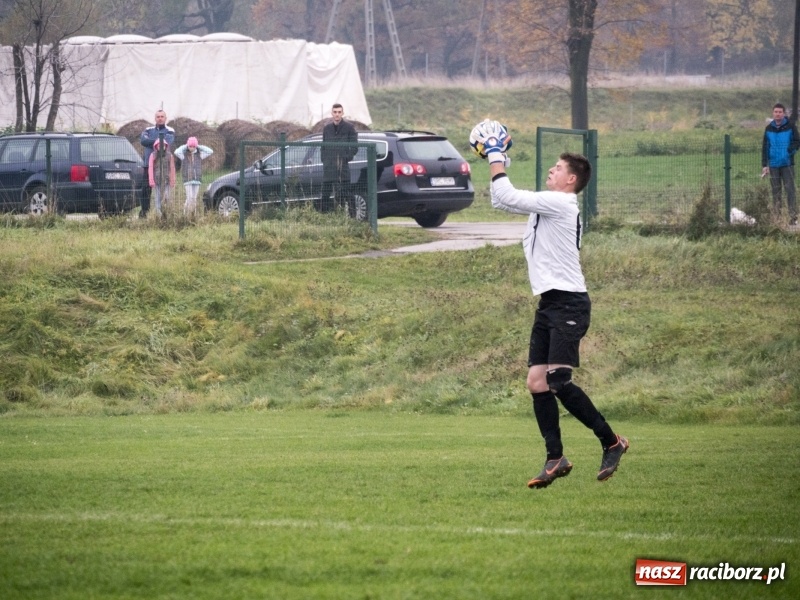 Zdjęcie w galerii na portalu naszraciborz.pl: Samobój Chałupek dał zwycięstwo Brzeziu wiadomości z regionu