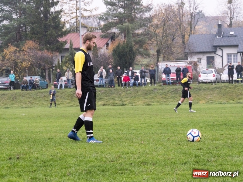 Zdjęcie w galerii na portalu naszraciborz.pl: Samobój Chałupek dał zwycięstwo Brzeziu wiadomości z regionu