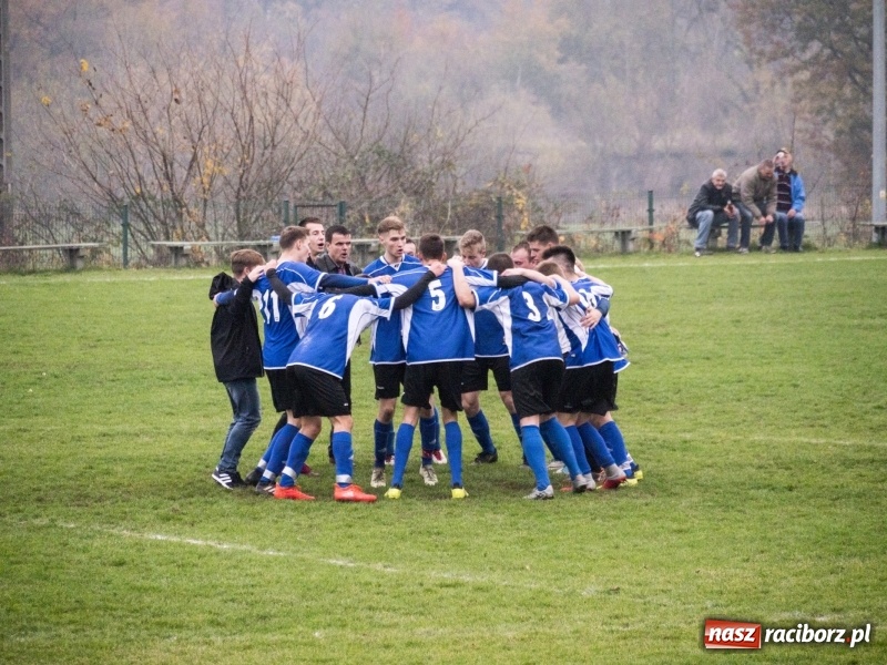 Zdjęcie w galerii na portalu naszraciborz.pl: Samobój Chałupek dał zwycięstwo Brzeziu wiadomości z regionu