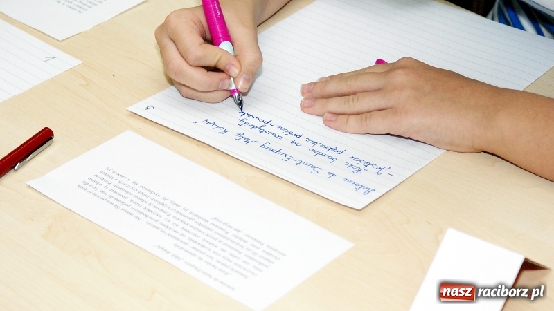 Zdjęcie w galerii na portalu naszraciborz.pl: Zostań Mistrzem Kaligrafii! Konkurs Pięknego Pisania w raciborskiej bibliotece wiadomości z regionu