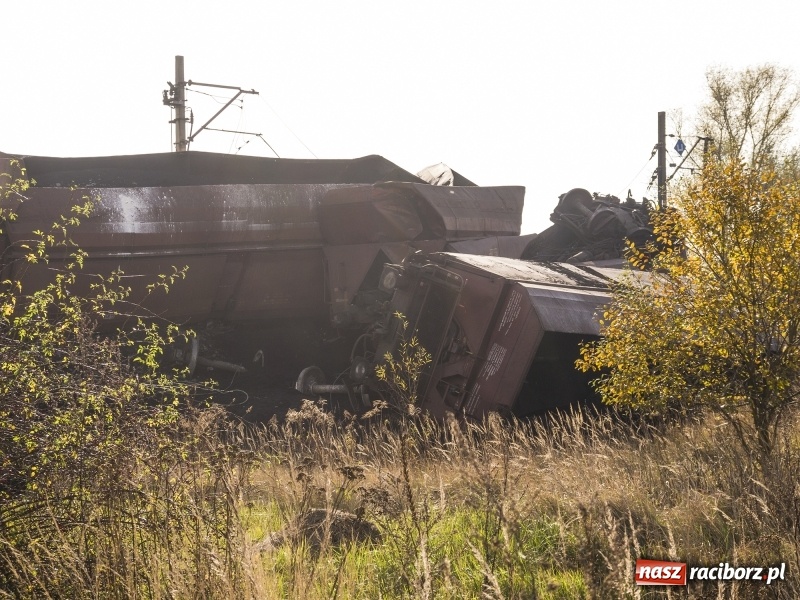 Zdjęcie w galerii na portalu naszraciborz.pl: Wykolejenie w Markowicach. Obraz z lotu ptaka  wiadomości z regionu