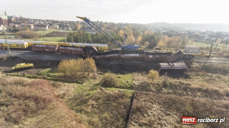 Zdjęcie w galerii na portalu naszraciborz.pl: Wykolejenie w Markowicach. Obraz z lotu ptaka  wiadomości z regionu