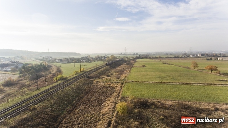 Zdjęcie w galerii na portalu naszraciborz.pl: Wykolejenie w Markowicach. Obraz z lotu ptaka  wiadomości z regionu