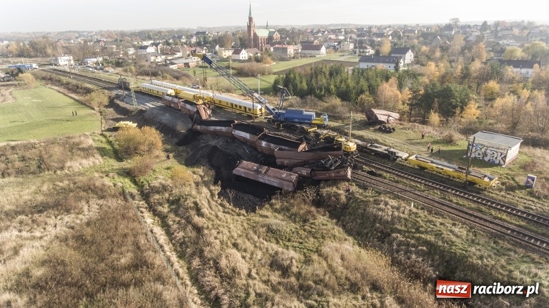 Zdjęcie w galerii na portalu naszraciborz.pl: Wykolejenie w Markowicach. Obraz z lotu ptaka  wiadomości z regionu