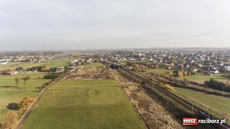 Zdjęcie w galerii na portalu naszraciborz.pl: Wykolejenie w Markowicach. Obraz z lotu ptaka  wiadomości z regionu