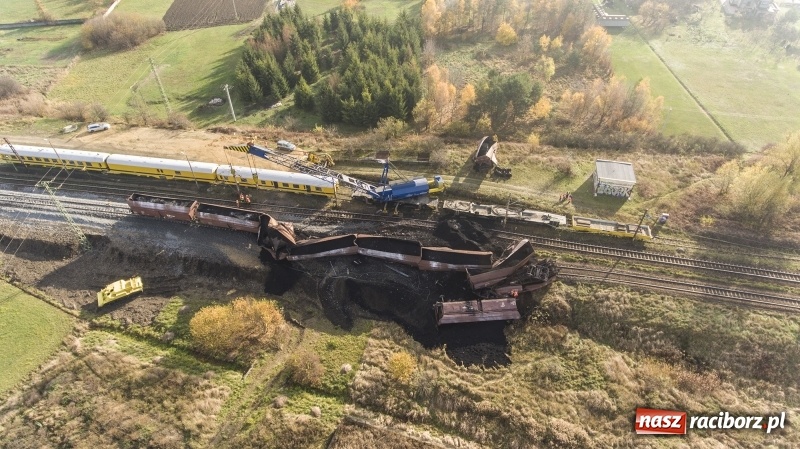 Zdjęcie w galerii na portalu naszraciborz.pl: Wykolejenie w Markowicach. Obraz z lotu ptaka  wiadomości z regionu