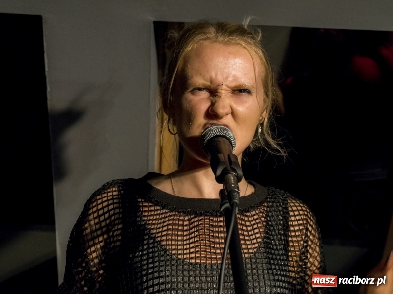 Zdjęcie w galerii na portalu naszraciborz.pl: Premiera komedii Planeta Kobiet grupy Irrealis wiadomości z regionu