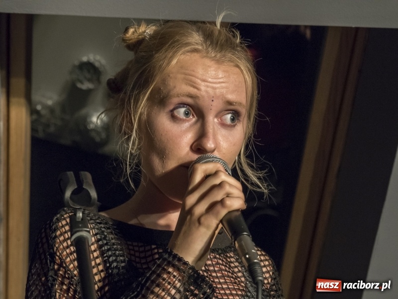 Zdjęcie w galerii na portalu naszraciborz.pl: Premiera komedii Planeta Kobiet grupy Irrealis wiadomości z regionu