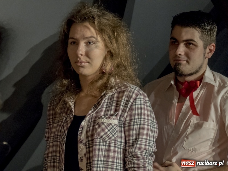 Zdjęcie w galerii na portalu naszraciborz.pl: Premiera komedii Planeta Kobiet grupy Irrealis wiadomości z regionu