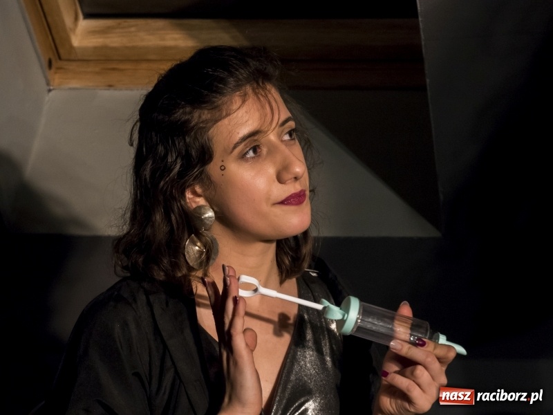 Zdjęcie w galerii na portalu naszraciborz.pl: Premiera komedii Planeta Kobiet grupy Irrealis wiadomości z regionu