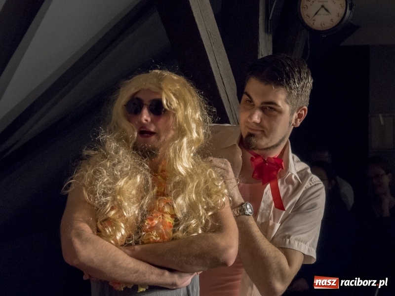 Zdjęcie w galerii na portalu naszraciborz.pl: Premiera komedii Planeta Kobiet grupy Irrealis wiadomości z regionu