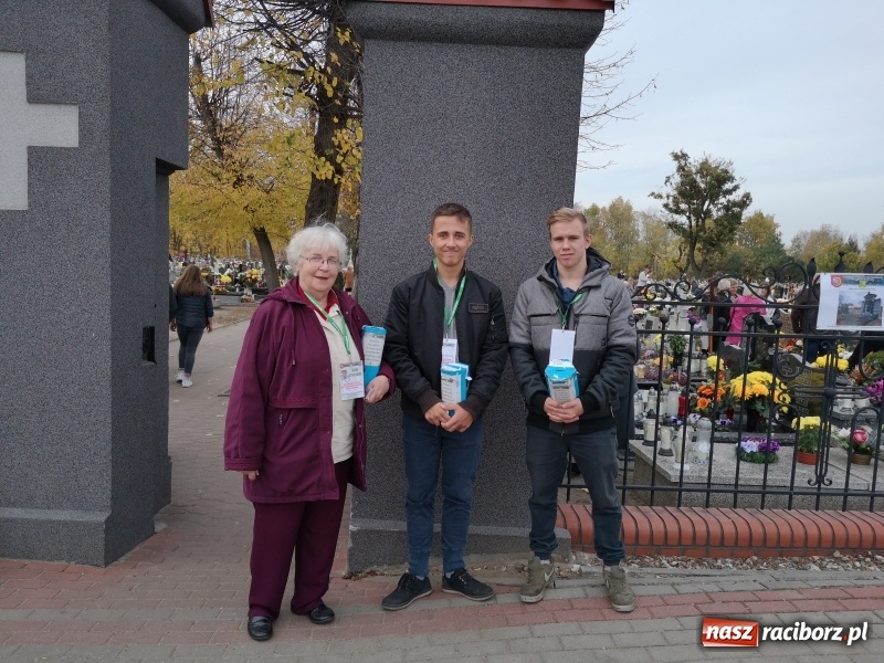 Zdjęcie w galerii na portalu naszraciborz.pl: W Kuźni Raciborskiej kwestowali po raz trzynasty wiadomości z regionu
