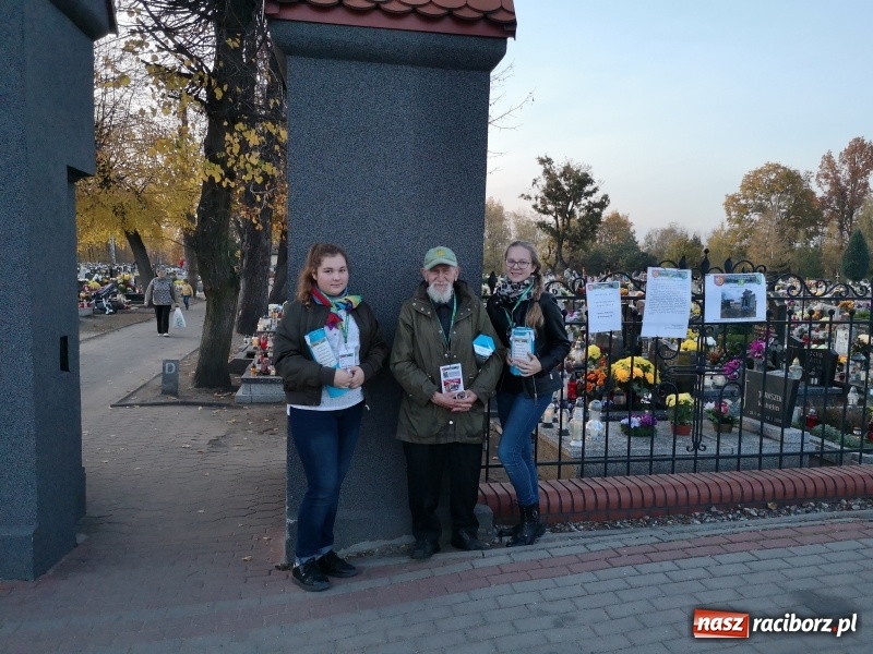 Zdjęcie w galerii na portalu naszraciborz.pl: W Kuźni Raciborskiej kwestowali po raz trzynasty wiadomości z regionu