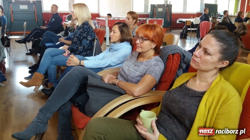 Zdjęcie w galerii na portalu naszraciborz.pl: Pomocna Dłoń z szansą na Mobilną Szkołę. Będą uczyć na podwórkach wiadomości z regionu