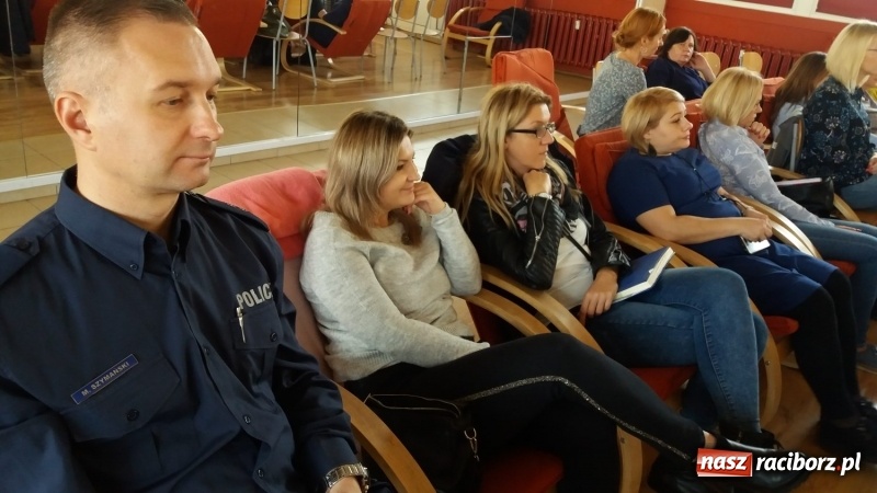 Zdjęcie w galerii na portalu naszraciborz.pl: Pomocna Dłoń z szansą na Mobilną Szkołę. Będą uczyć na podwórkach wiadomości z regionu