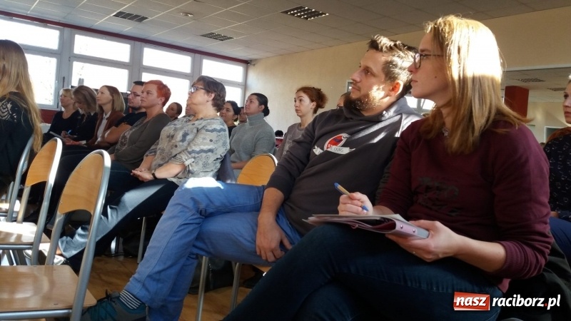 Zdjęcie w galerii na portalu naszraciborz.pl: Pomocna Dłoń z szansą na Mobilną Szkołę. Będą uczyć na podwórkach wiadomości z regionu