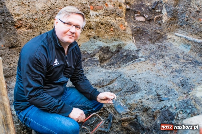 Zdjęcie w galerii na portalu naszraciborz.pl: Na Długiej odkryto pozostałości średniowiecznego Raciborza wiadomości z regionu