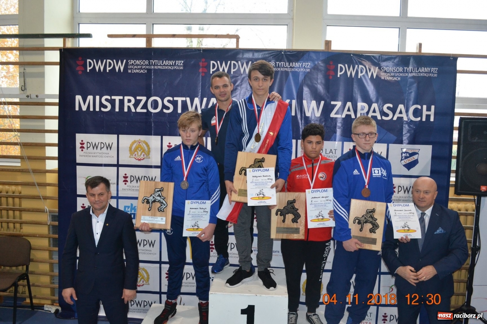 Zdjęcie w galerii na portalu naszraciborz.pl: Ludmiła Nowacka i Ryszard Wolny gratulowali młodym zapaśnikom raciborskiej Unii wiadomości z regionu