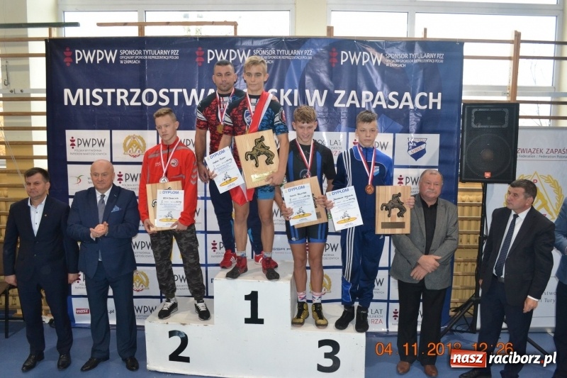 Zdjęcie w galerii na portalu naszraciborz.pl: Ludmiła Nowacka i Ryszard Wolny gratulowali młodym zapaśnikom raciborskiej Unii wiadomości z regionu