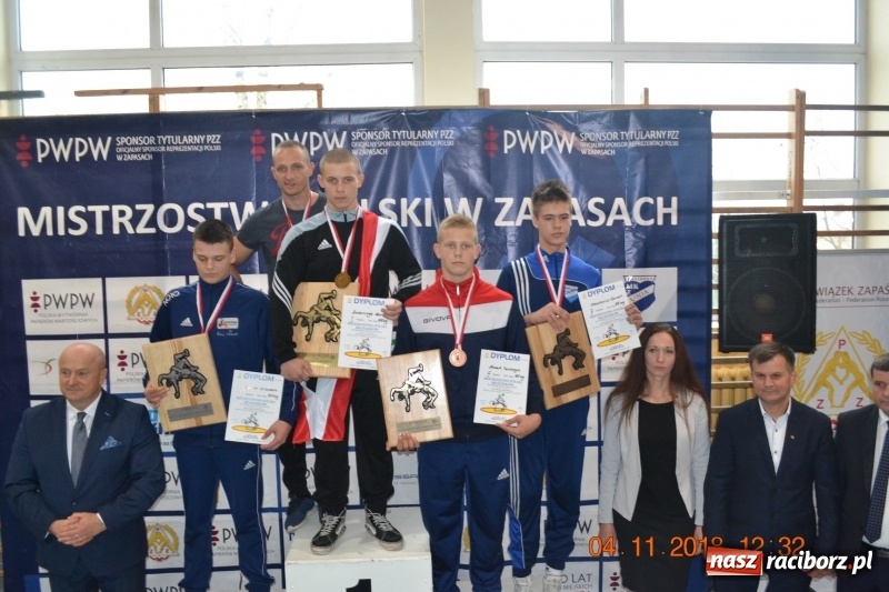 Zdjęcie w galerii na portalu naszraciborz.pl: Ludmiła Nowacka i Ryszard Wolny gratulowali młodym zapaśnikom raciborskiej Unii wiadomości z regionu