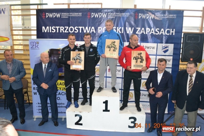 Zdjęcie w galerii na portalu naszraciborz.pl: Ludmiła Nowacka i Ryszard Wolny gratulowali młodym zapaśnikom raciborskiej Unii wiadomości z regionu